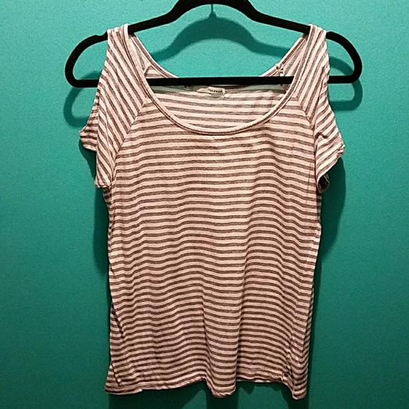 Scoop neck open shoulder top - Picture 2 of 3